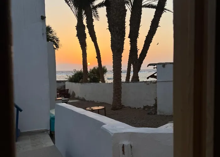 Luma Beachfront 2 Bedroom House Oasis With Yard * Dahab