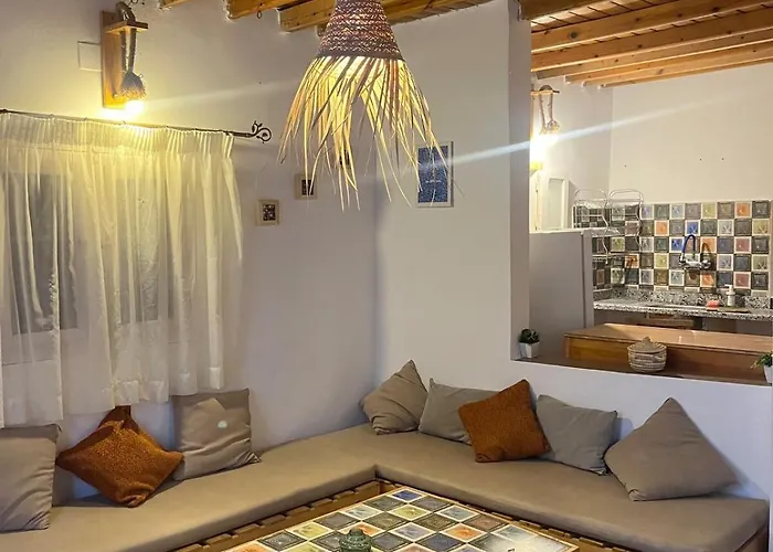 Luma Beachfront 2 Bedroom House Oasis With Yard Apartment *