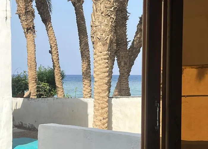 Luma Beachfront 2 Bedroom House Oasis With Yard *