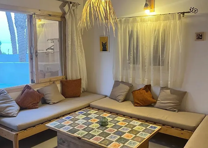 Luma Beachfront 2 Bedroom House Oasis With Yard Apartment *