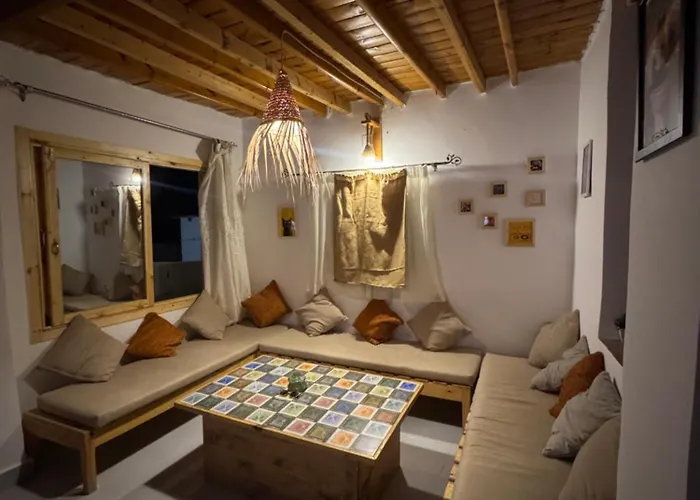 Luma Beachfront 2 Bedroom House Oasis With Yard Apartment *