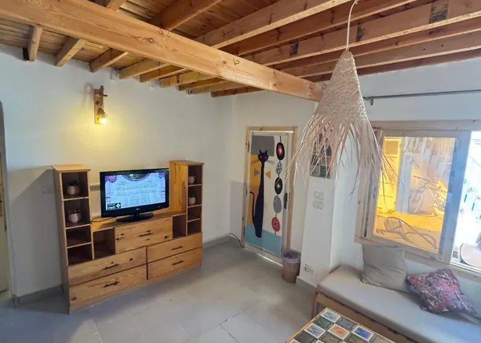 Luma Beachfront 2 Bedroom House Oasis With Yard *
