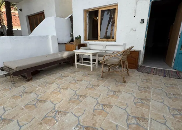 Luma Beachfront 2 Bedroom House Oasis With Yard Apartment *